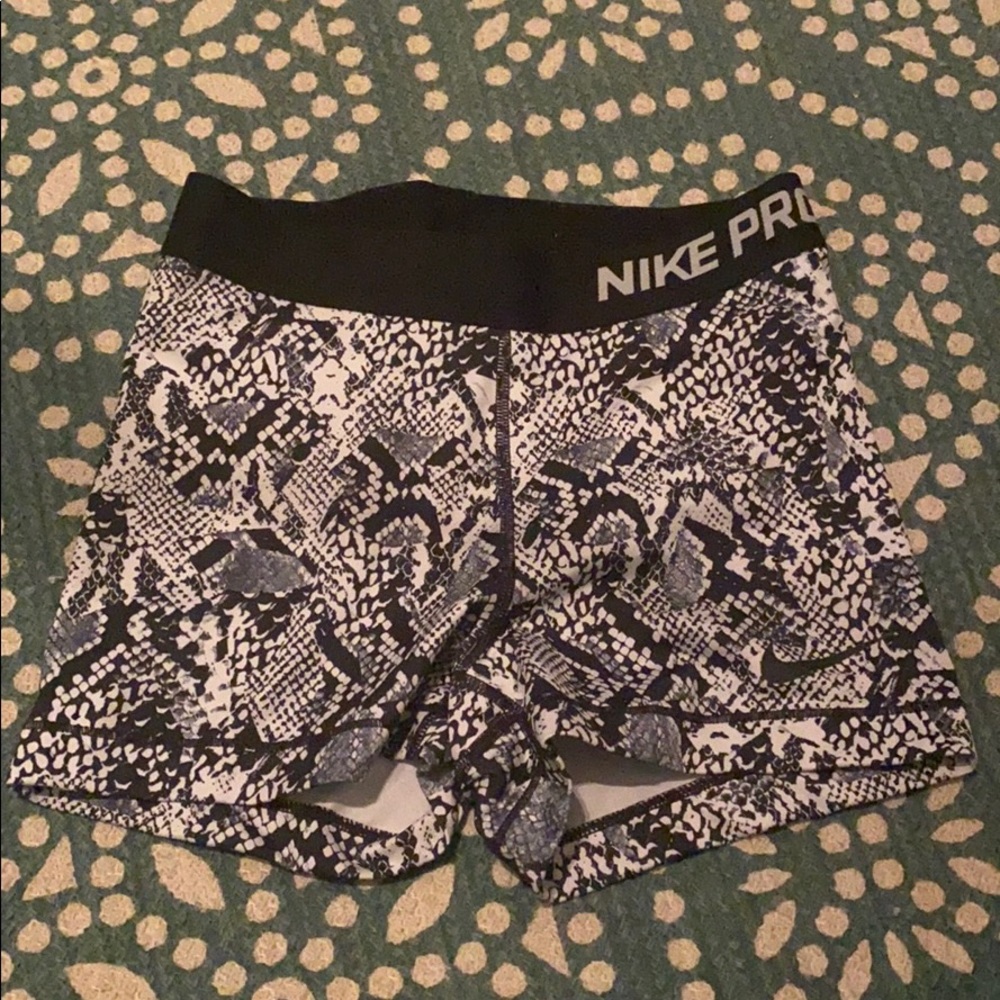 Women’s small Nike Pros